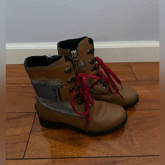 Brown and red sorel lace up boot - Picture 3 of 8